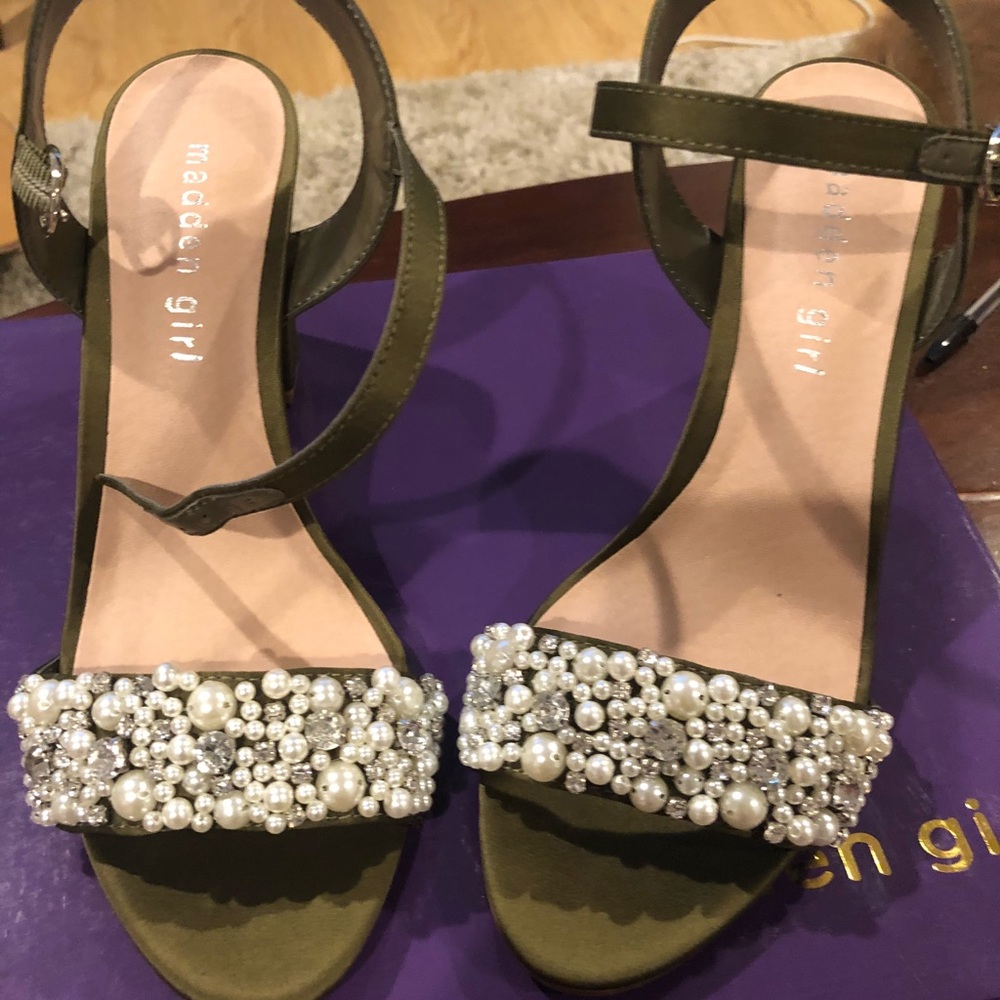 Madden girl Barb olive satin